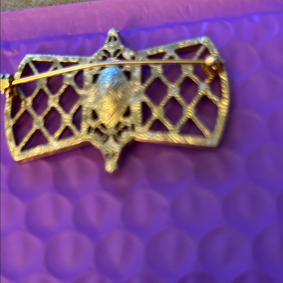 Gold-tone Filigree Brooch with Dark Blue Center Stone and 12 tiny crystals - Picture 7 of 9